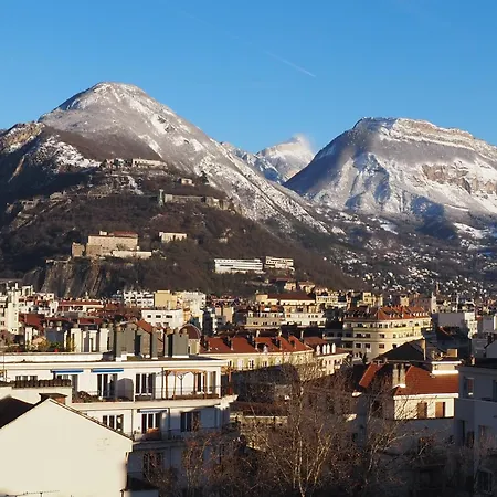 Couette-café Espace Prive Avec Balcon Vue Montagnes Grenoble